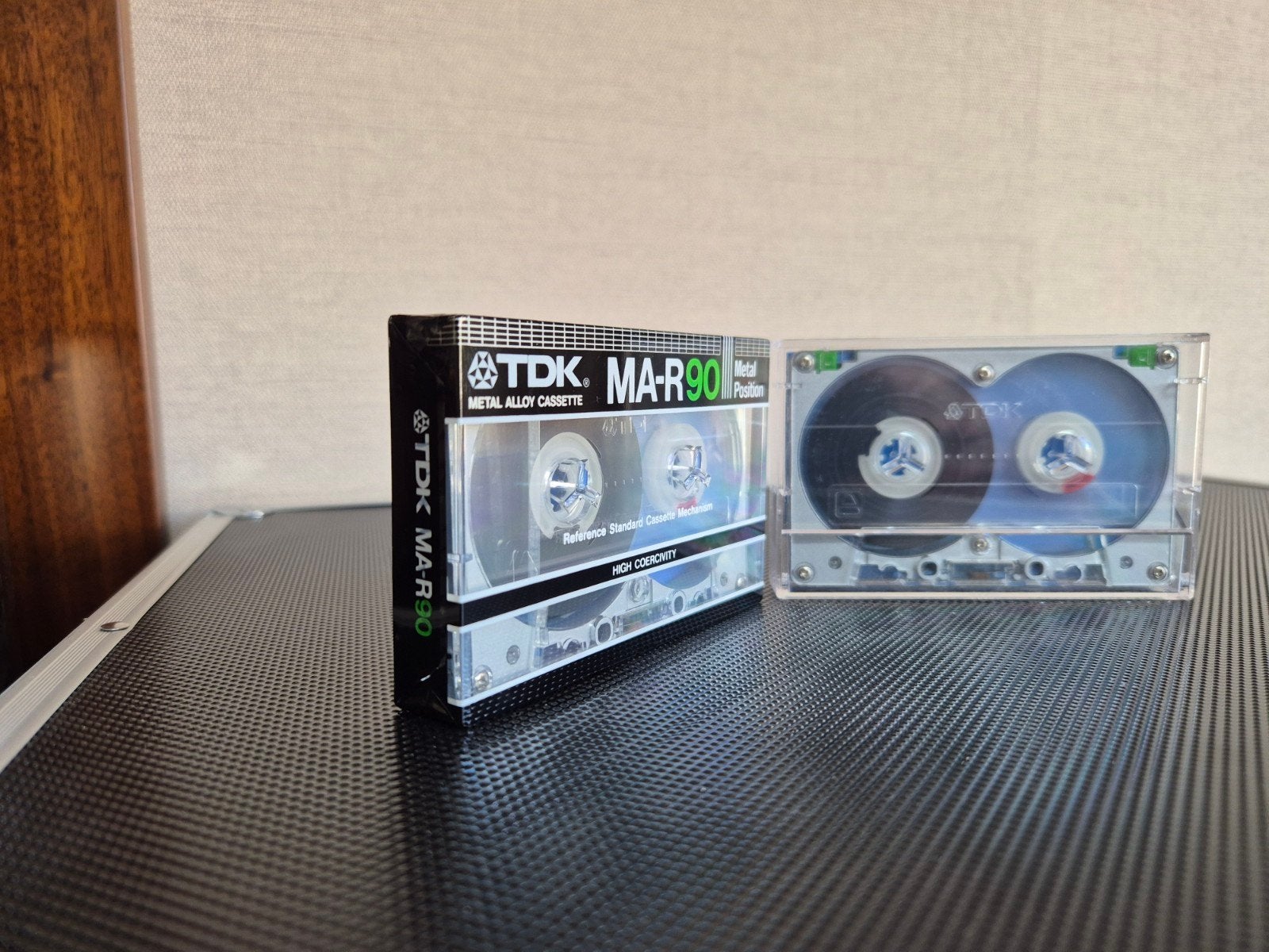 TDK MA-R 90 (1x NOS / Geseald & 1x Mint met Stickervel, Cd's en Dvd's, Cassettebandjes, 2 t/m 25 bandjes, Overige genres, Ophalen of Verzenden