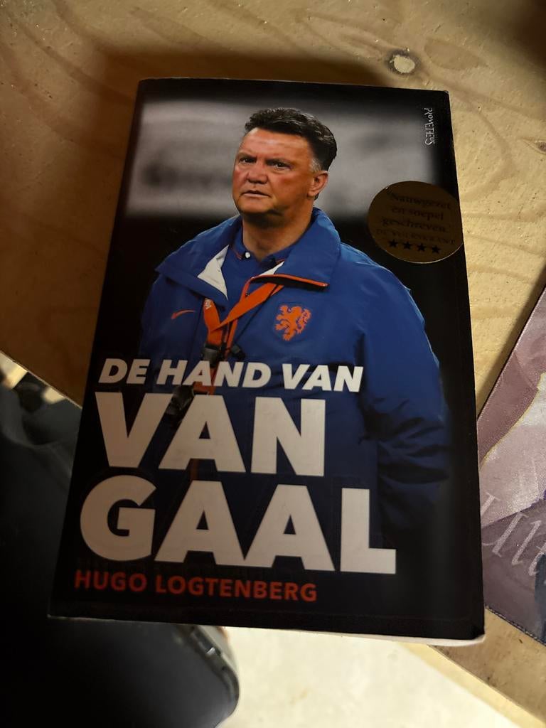 De Hand van Van Gaal - Hugo Logtenberg (Boek), Ophalen of Verzenden, Gelezen, Overige sporten