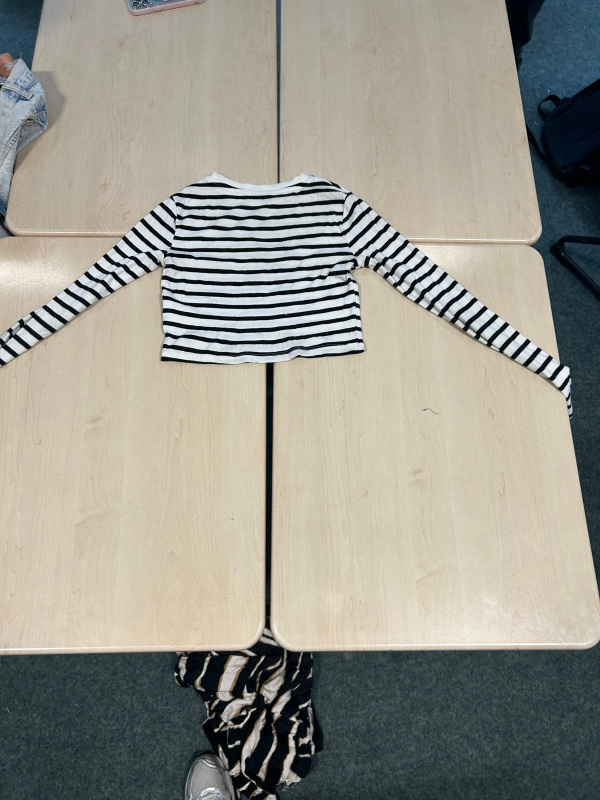 Zwart-wit gestreept shirt met lange mouwen, Zwart, Lange mouw, Gedragen, Ophalen