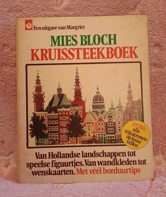 Margriet - Mies Bloch kruissteekboek, Ophalen of Verzenden, Gelezen, Damesbladen