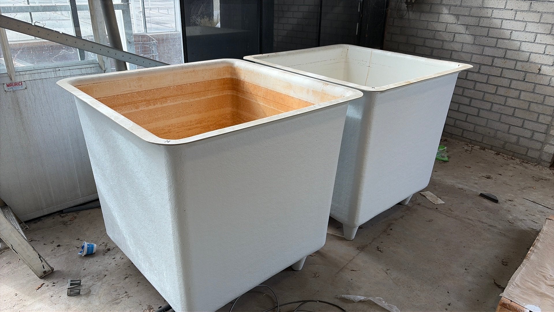 Polyester bak 1000 liter, Ophalen, Zo goed als nieuw