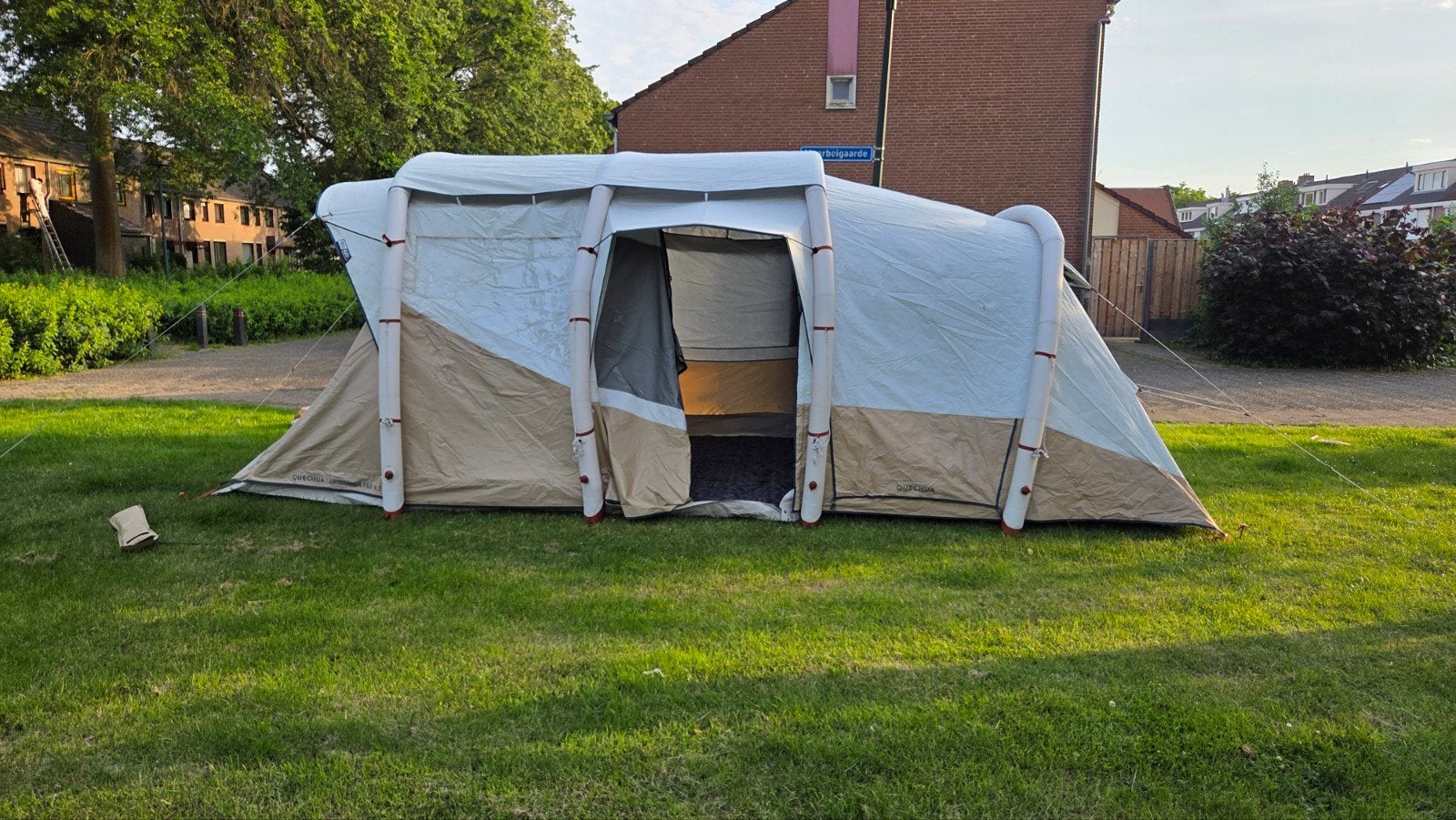 6.3 air Fresh&Black tent Queshua incl. kleed en (sup)pomp, Ophalen, Gebruikt, Tot en met 6