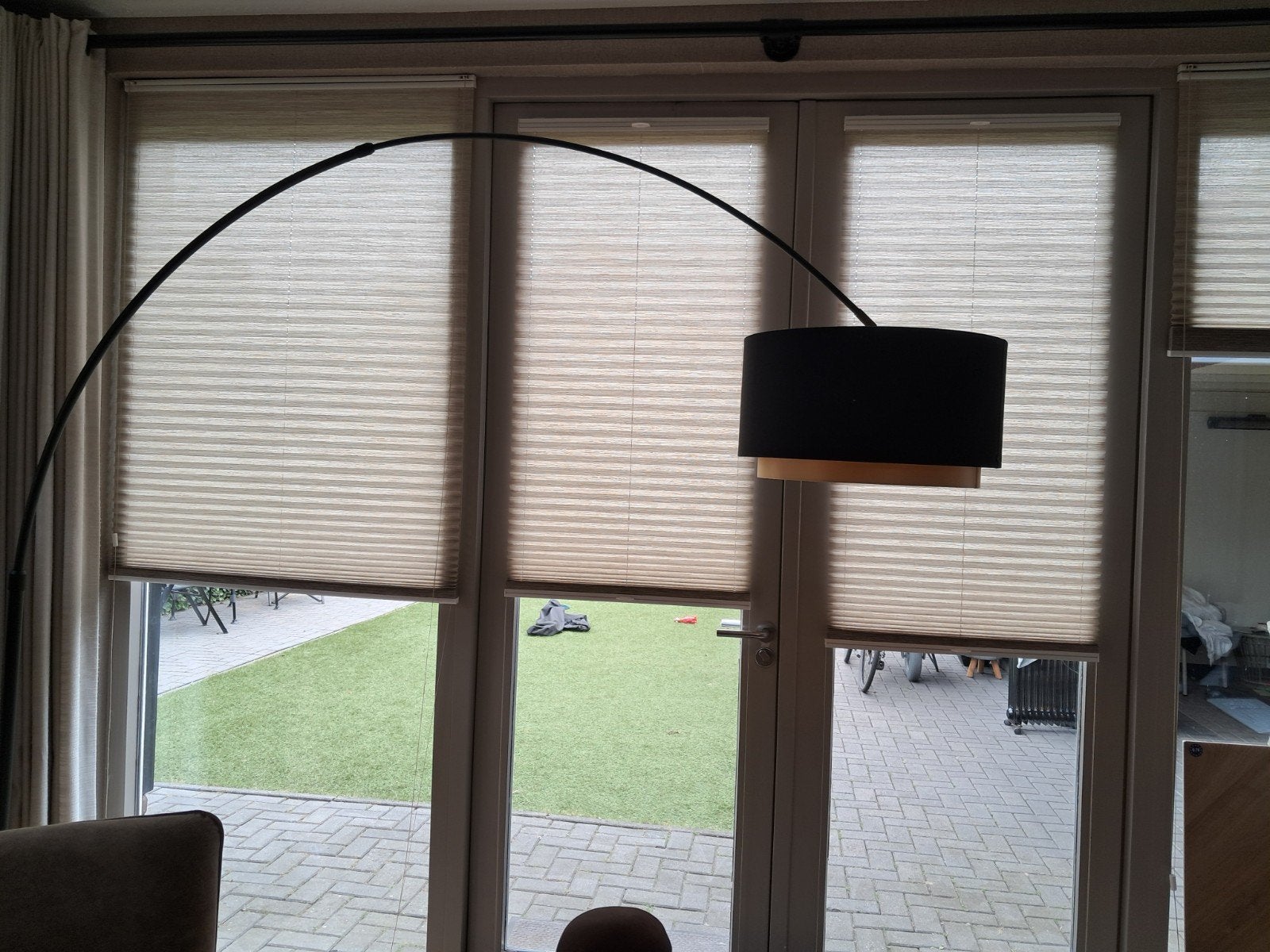 Uitschuifbare booglamp met zware voet en zwarte kap, Ophalen, Gebruikt, Overige materialen, Modern