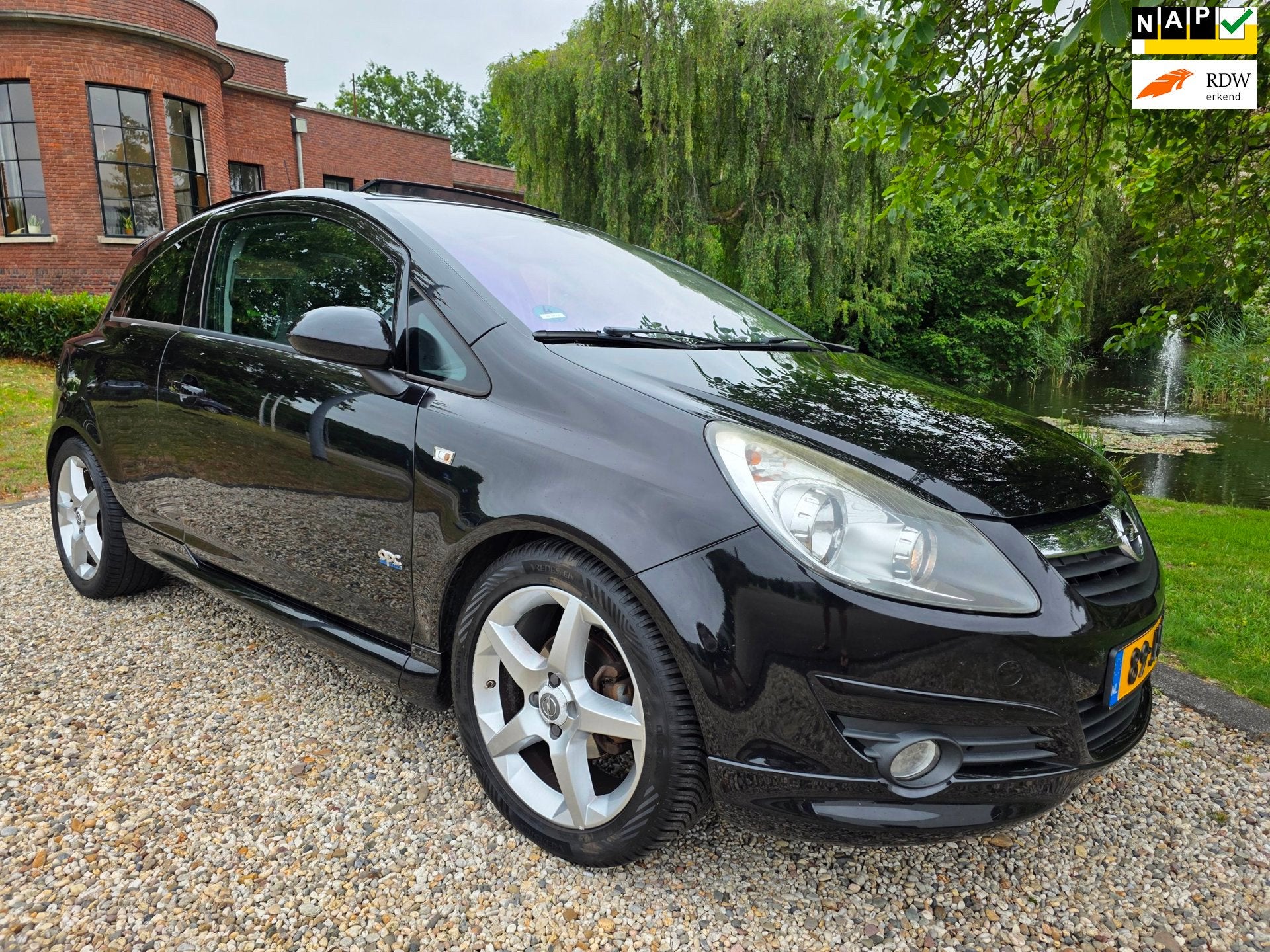 Opel Corsa 1.4-16V sport OPC PANORAMADAK, Auto's, Opel, Voorwielaandrijving, 4 cilinders, Zwart, Origineel Nederlands