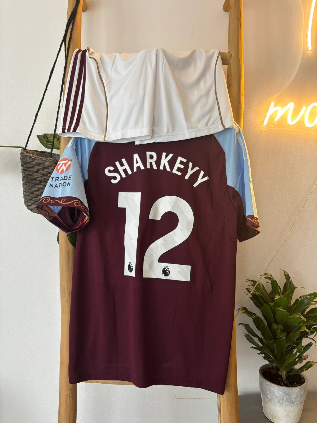 Origineel Aston Villa thuistenue van Adidas, Ophalen of Verzenden, Zo goed als nieuw, Overige maten