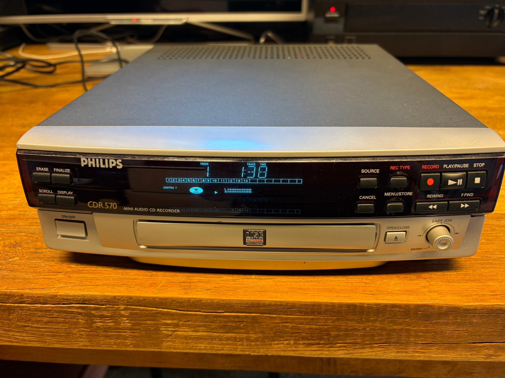 Philips CDR 570  mini audio cd recorder zgan., Ophalen of Verzenden, Zo goed als nieuw, Philips