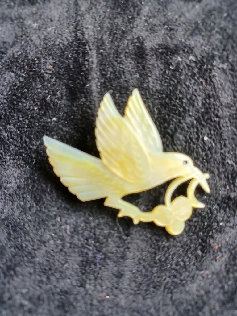 Parelmoer vredesduif met olijftak, Overige materialen, 4 tot 7 cm, Wit, Ophalen of Verzenden