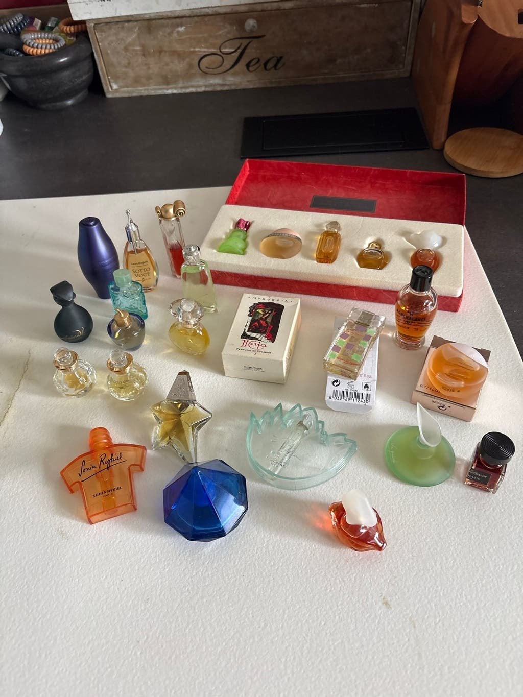 Verzameling van diverse miniatuur parfumflesjes, Ophalen of Verzenden, Gebruikt