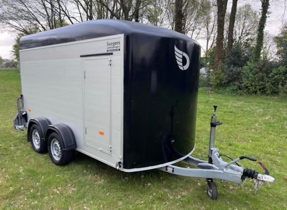 Verhuiswagen boedelbak dichte aanhanger