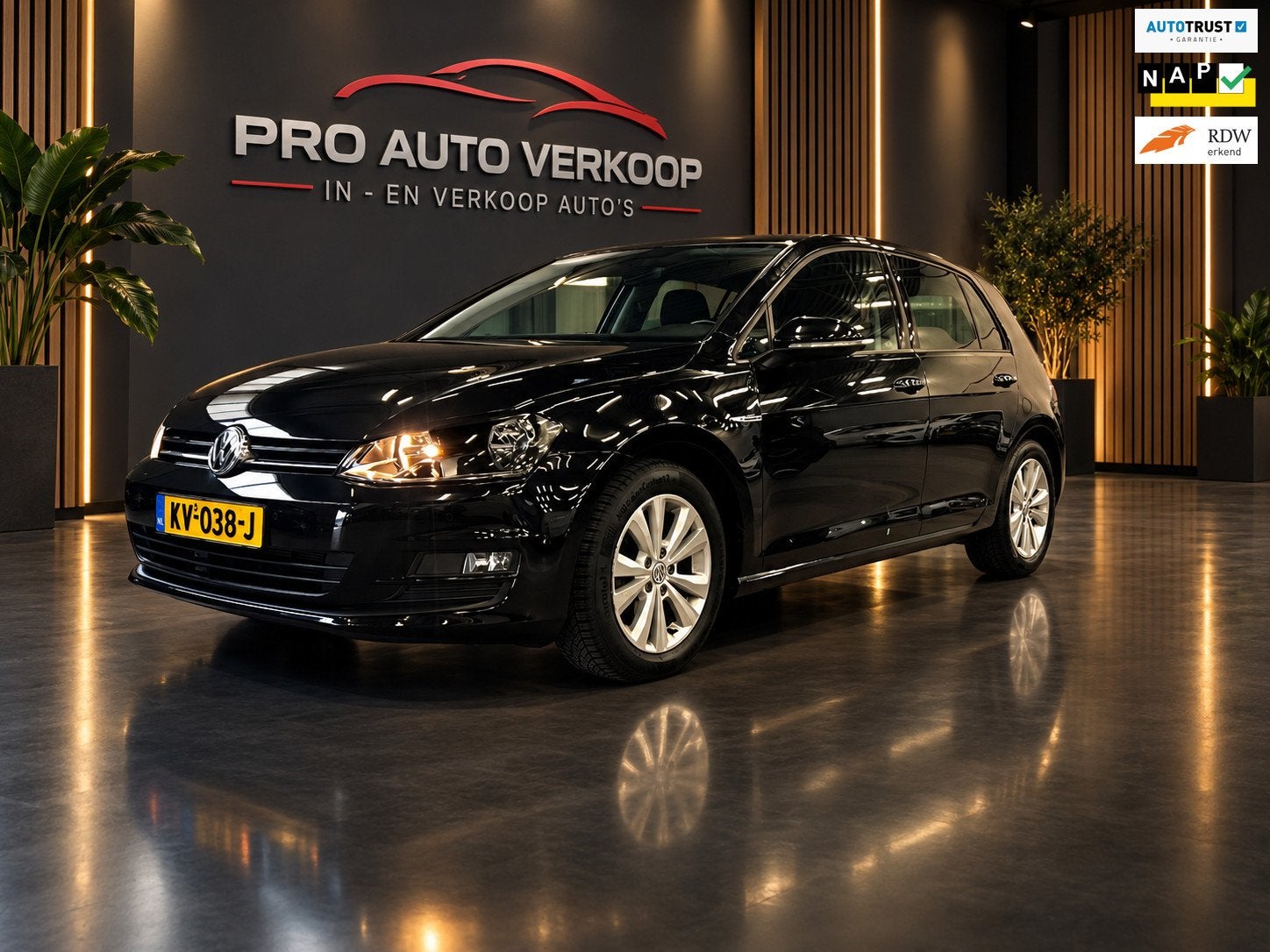 Volkswagen Golf 1.0 TSI Connected Series Carplay_Camera_Navi, Auto's, Voorwielaandrijving, Dealer onderhouden, Gebruikt, Euro 6