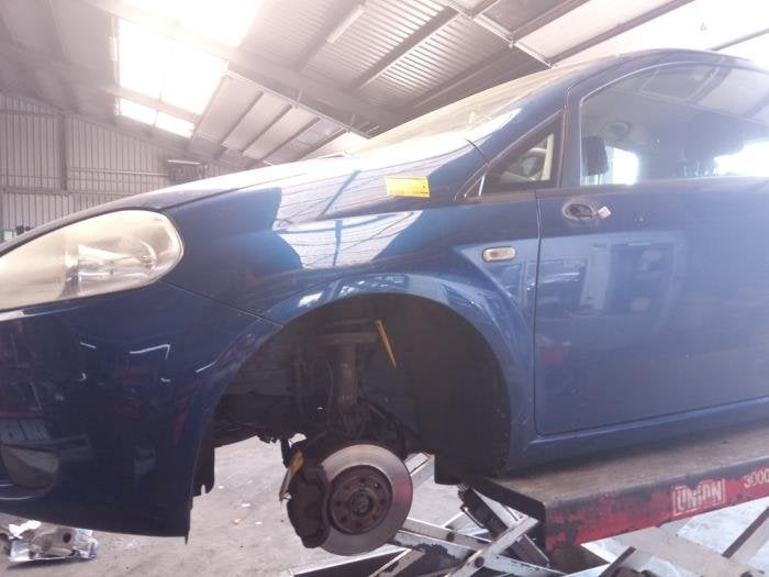 Scherm links-voor van een Fiat Punto Grande (C403), Auto-onderdelen, Gebruikt, -, -, Ophalen of Verzenden