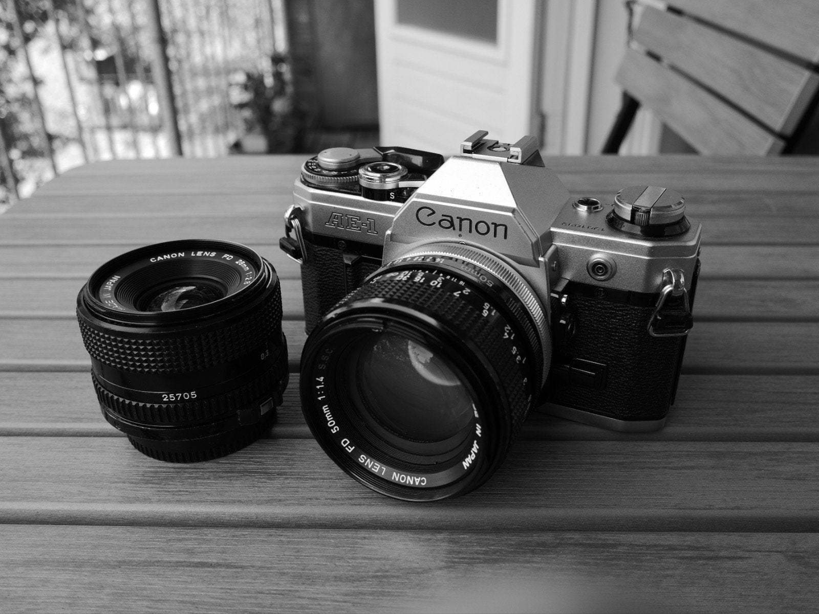 Canon AE-1 met 50mm f/1.4 S.S.C. en 28mm f/2.8 lenzen, Audio, Tv en Foto, Fotocamera's Analoog, Ophalen, Gebruikt, Spiegelreflex