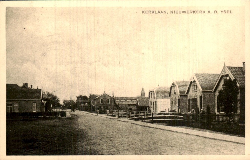 Nieuwerkerk a. d. Ysel - Kerklaan - Straatzicht, Ophalen of Verzenden, 1920 tot 1940, Gelopen, Zuid-Holland
