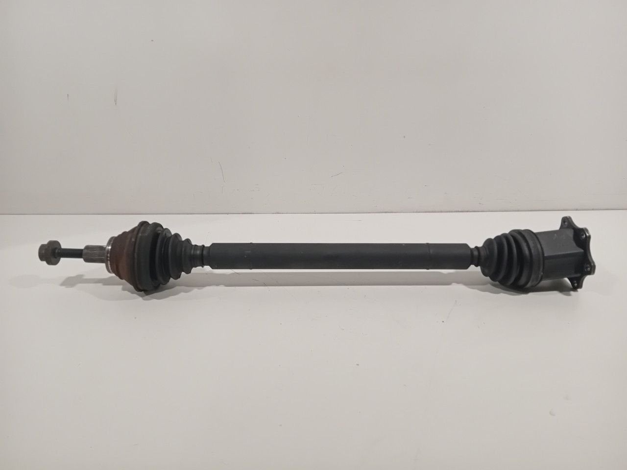 Aandrijfas rechts voor Skoda Superb, Onderdelen@venauto.nl, Van der Ven Autorecycling B.V., Gebruikt, Ettenseweg 76, 4706 PB Roosendaal, The Netherlands