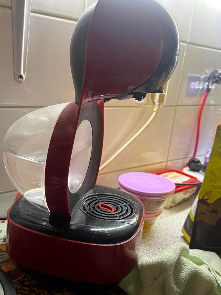 Nescafé Dolce Gusto Koffiemachine - Rood/Zwart, Ophalen, Koffiemachine, Zo goed als nieuw, 2 tot 4 kopjes