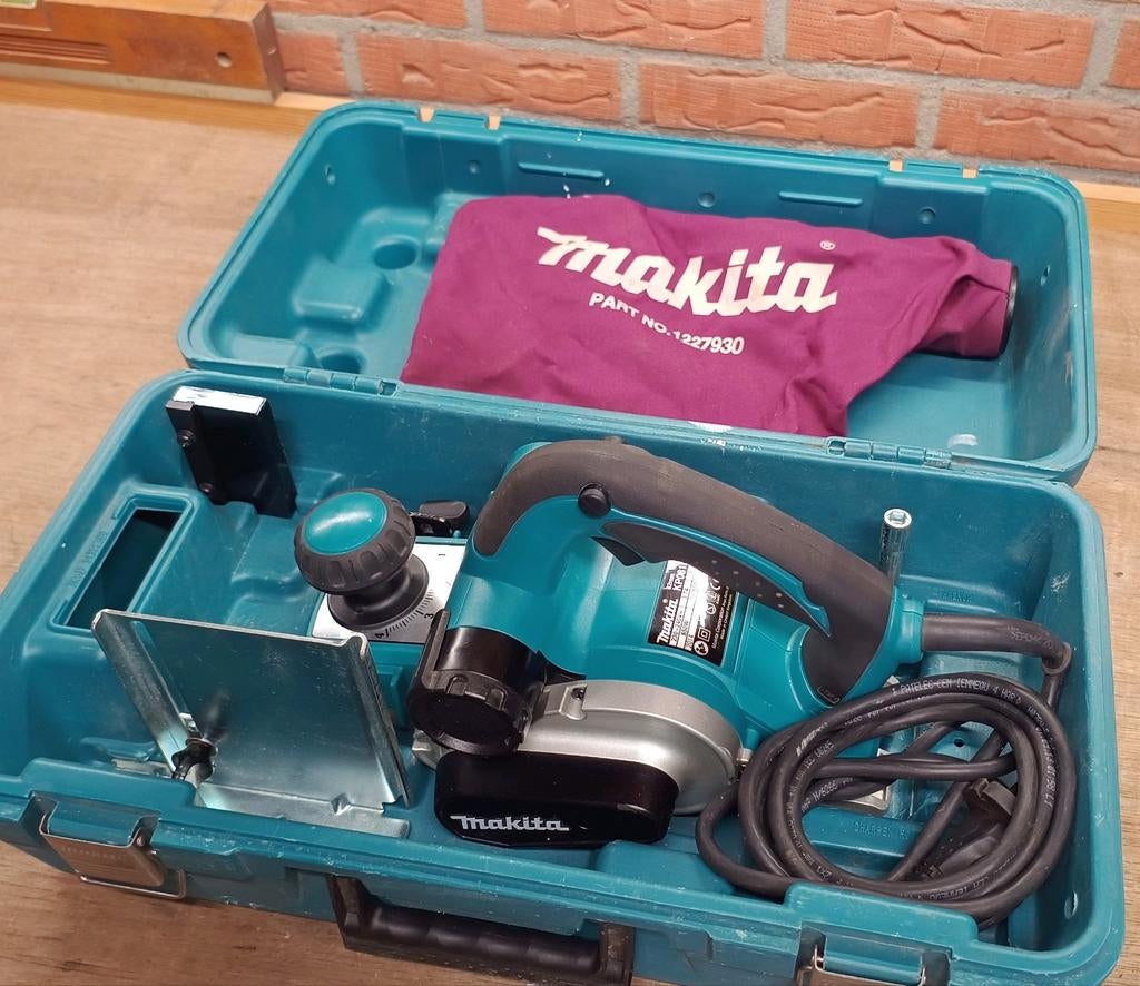 Makita schaafmachine KP0810 met koffer, Doe-het-zelf en Verbouw, Gereedschap | Zaagmachines, Gebruikt, Decoupeerzaag, 600 tot 1200 watt