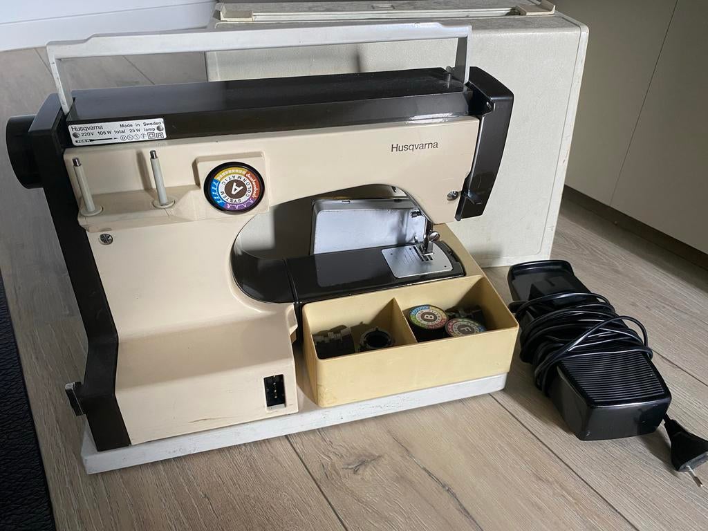 Husqvarna 2000 naaimachine - defect, Ophalen of Verzenden, Gebruikt, Naaimachine, Husqvarna