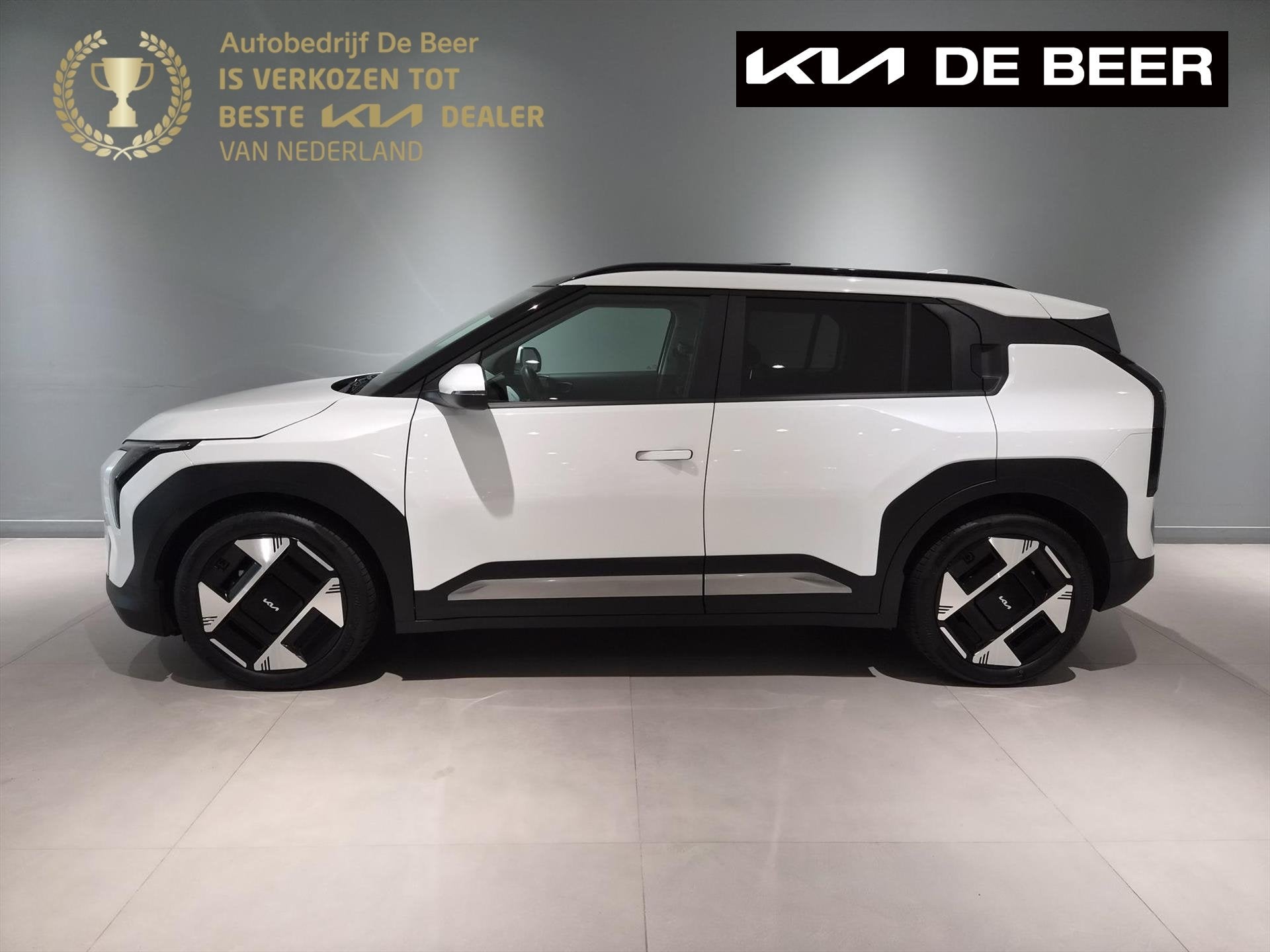Kia Ev3 58,3 kWh 204pk Plus Advanced Leer/ Navi/ Pano/ 19", Automaat, Gebruikt, Zwart, 1700 kg