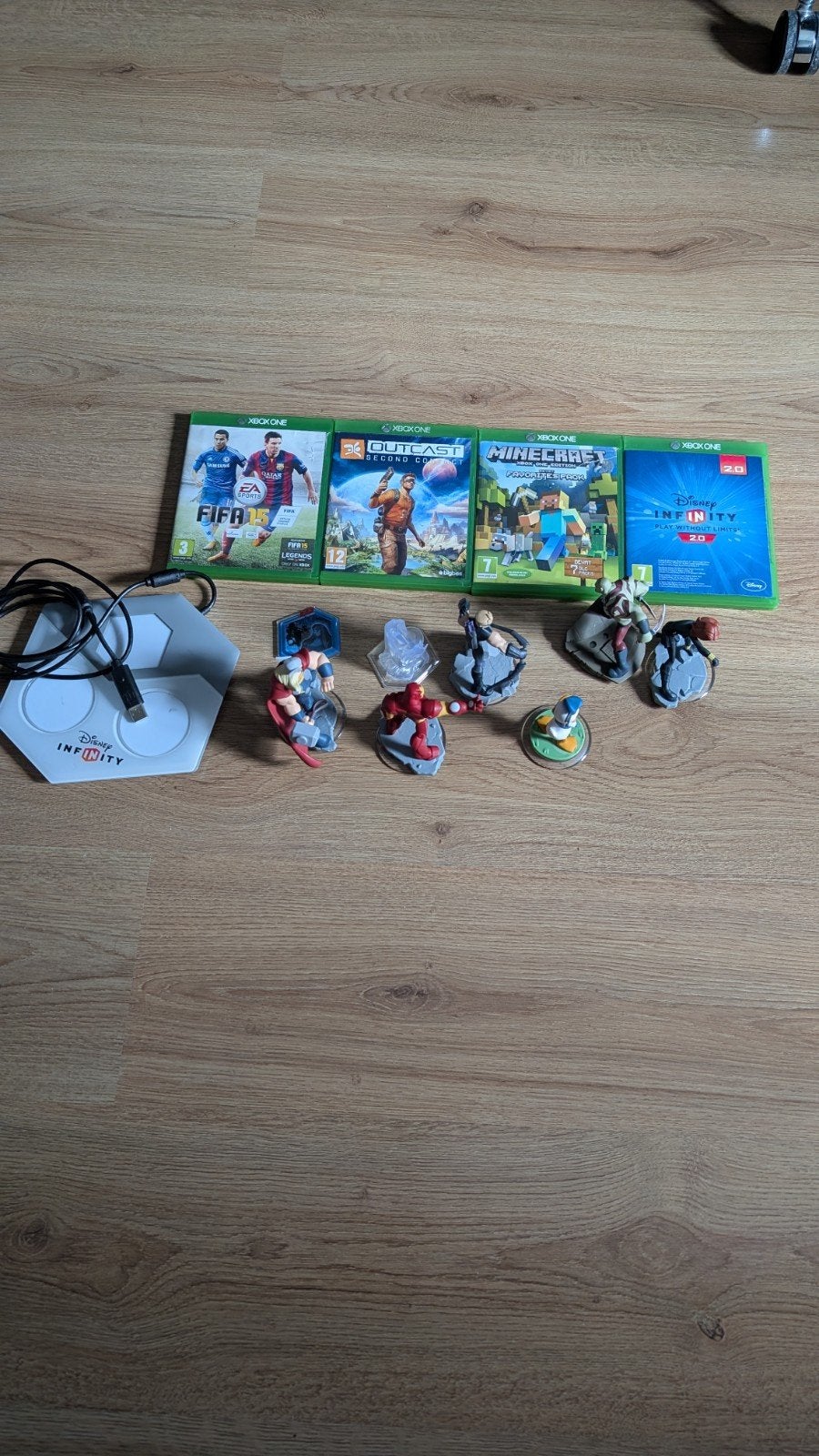 Disney Infinity poppetjes, portal en Xbox games, Ophalen, Gebruikt