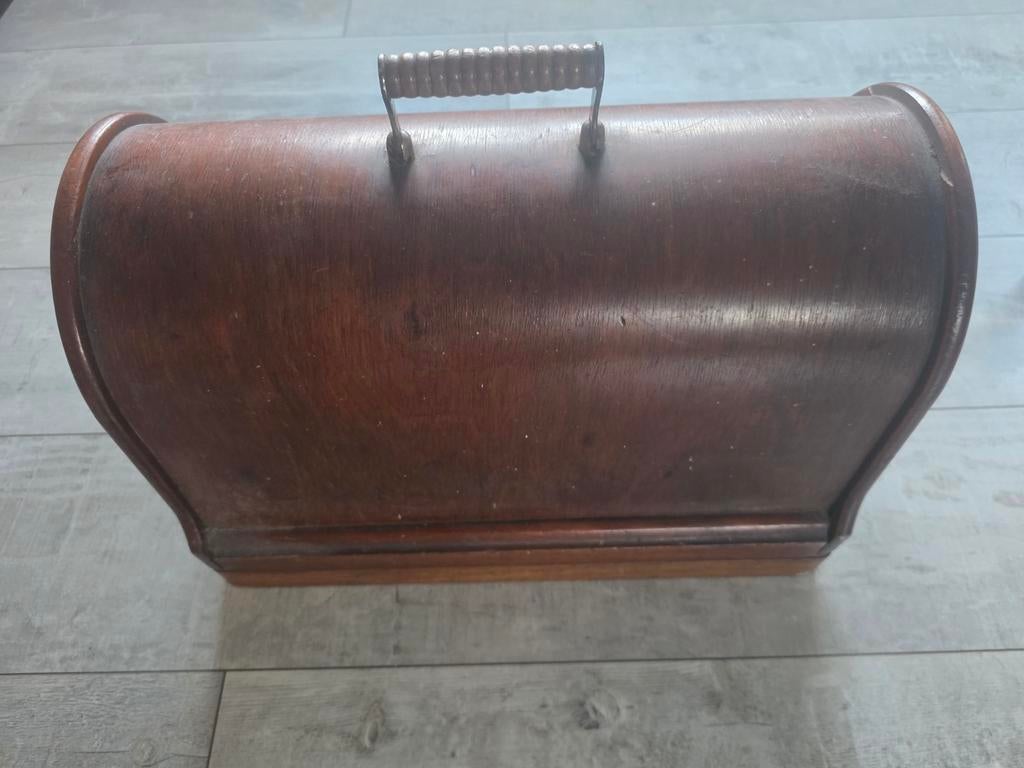 Antieke Singer handnaaimachine, Ophalen