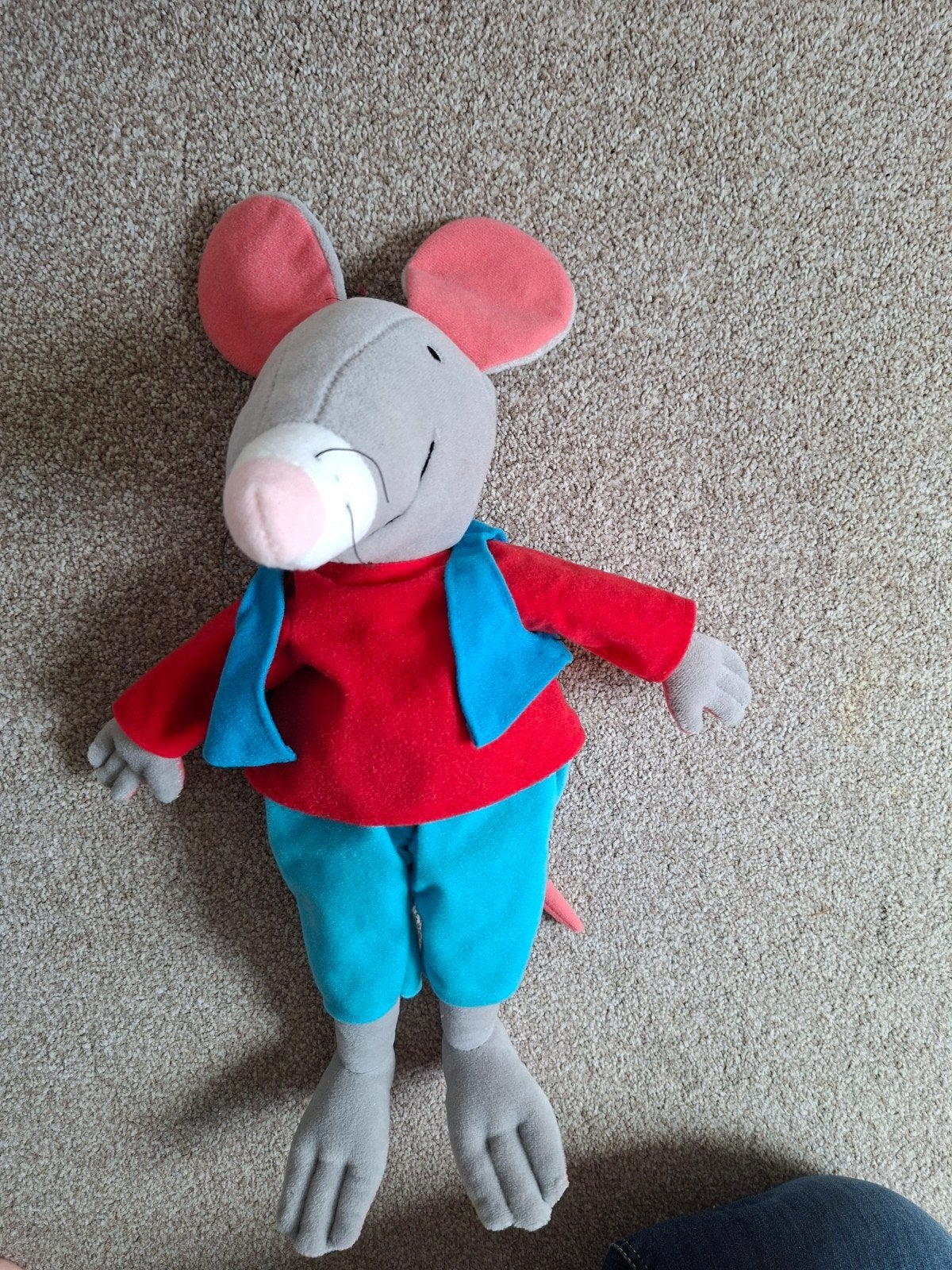 Knuffelmuis met rode trui en blauwe broek, Muis, Overige merken, Overige karakters, Grijs
