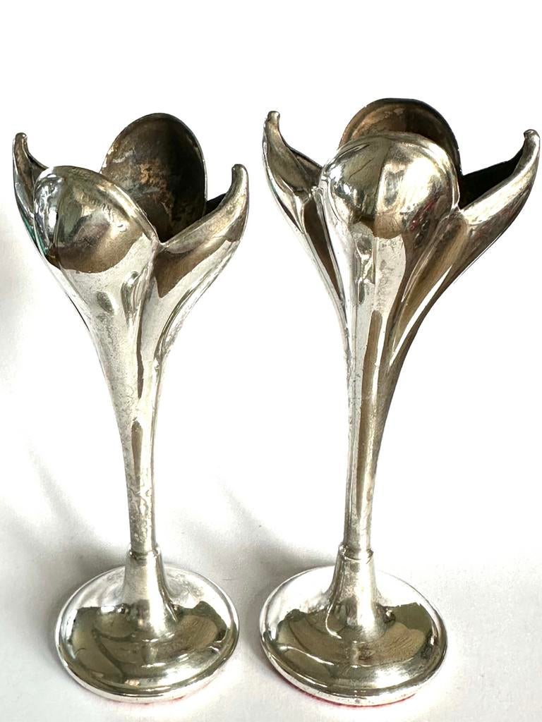 2 Engelse Jugendstil verzilverde posy vaasjes, Antiek en Kunst, Verzenden