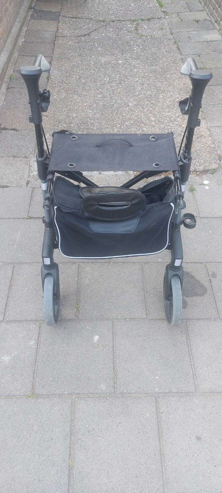 Nette lichtgewicht rollator inklapbaar met tas, Ophalen of Verzenden, Lichtgewicht