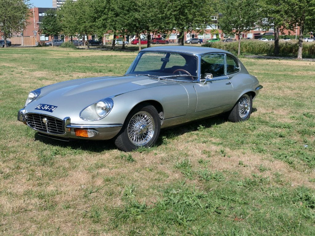Jaguar E-Type 5.3 V12 2+2 AUT 1971 Zilver/brons metallic, Auto's, Automaat, Achterwielaandrijving, 1496 kg, Zwart