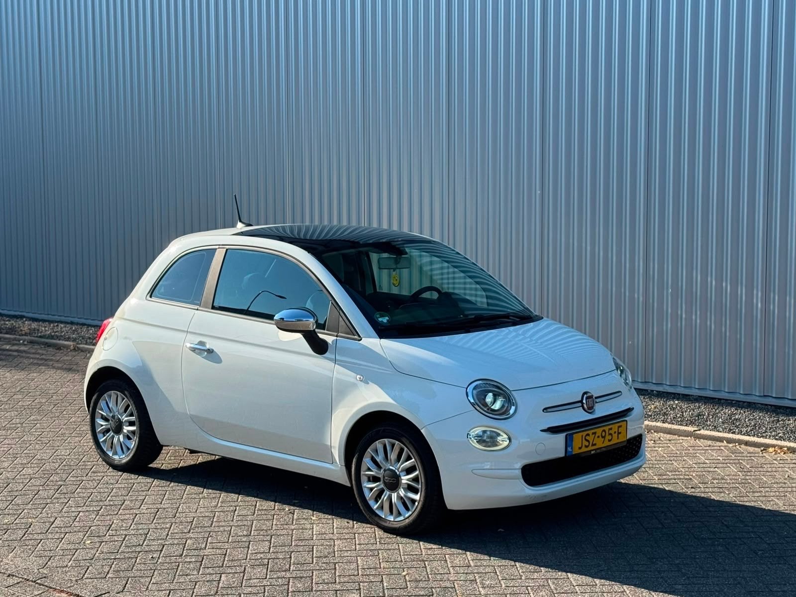 Fiat 500 1.2i 2016 Cruise control, panorama, CarPlay, camera, Voorwielaandrijving, 4 cilinders, 840 kg, Wit