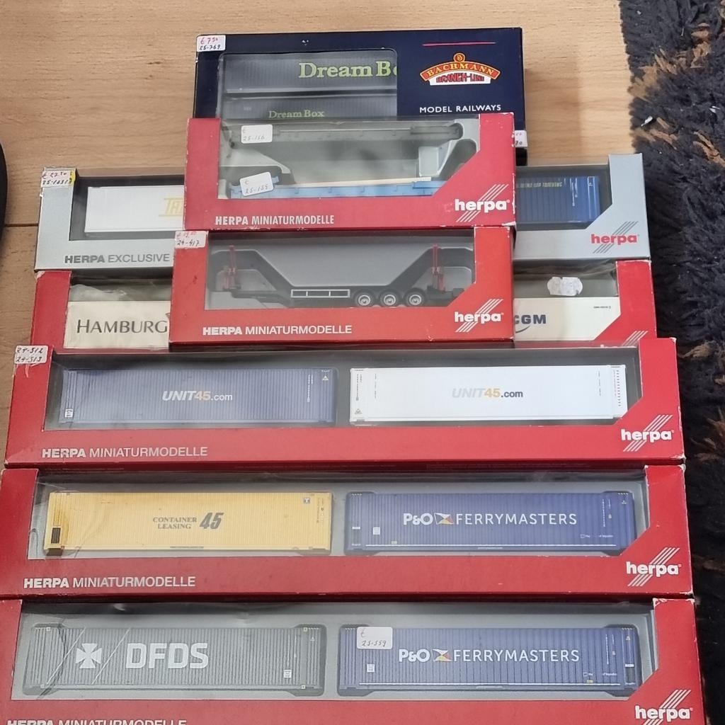 CONHTAINERS DIVERS LOS EN TRUCKED, Ophalen of Verzenden, Zo goed als nieuw, Bus of Vrachtwagen, Herpa