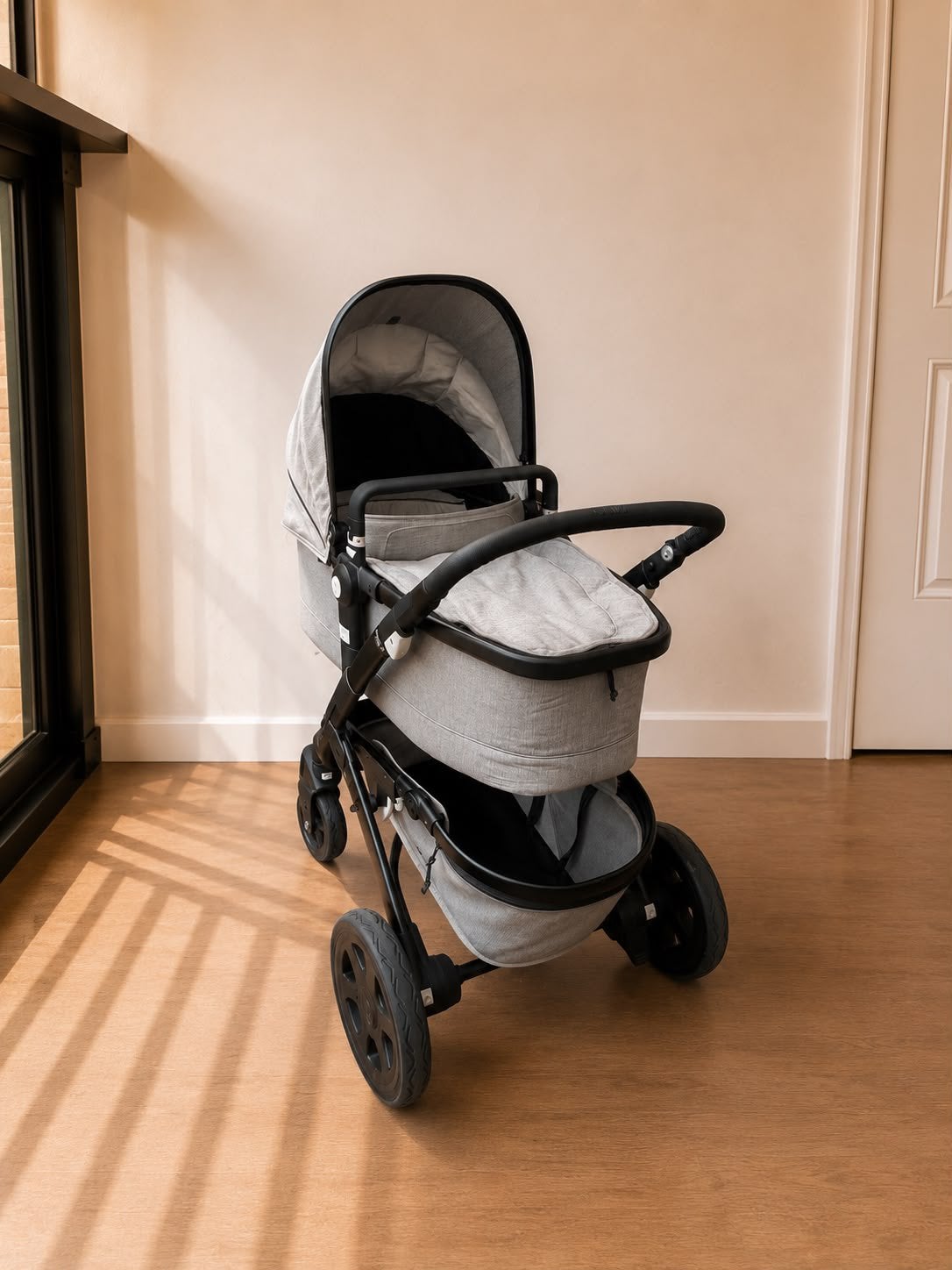 Zwart/Grijze Joolz Geo 2 Combi Kinderwagen, Kinderen en Baby's, Kinderwagens en Combinaties, Zo goed als nieuw, Combiwagen, Verstelbare duwstang