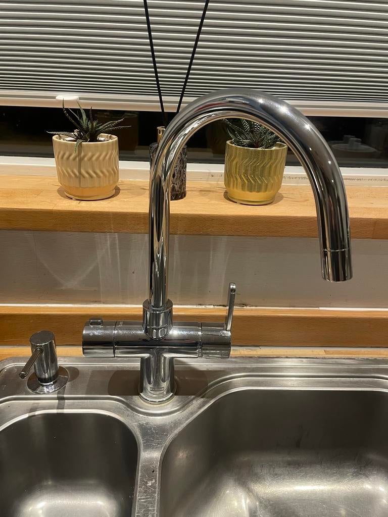 Franke M-Box 3-in-1 kokendwaterkraan met boiler, Ophalen, Zo goed als nieuw, 25 tot 50 cm, Minder dan 100 cm