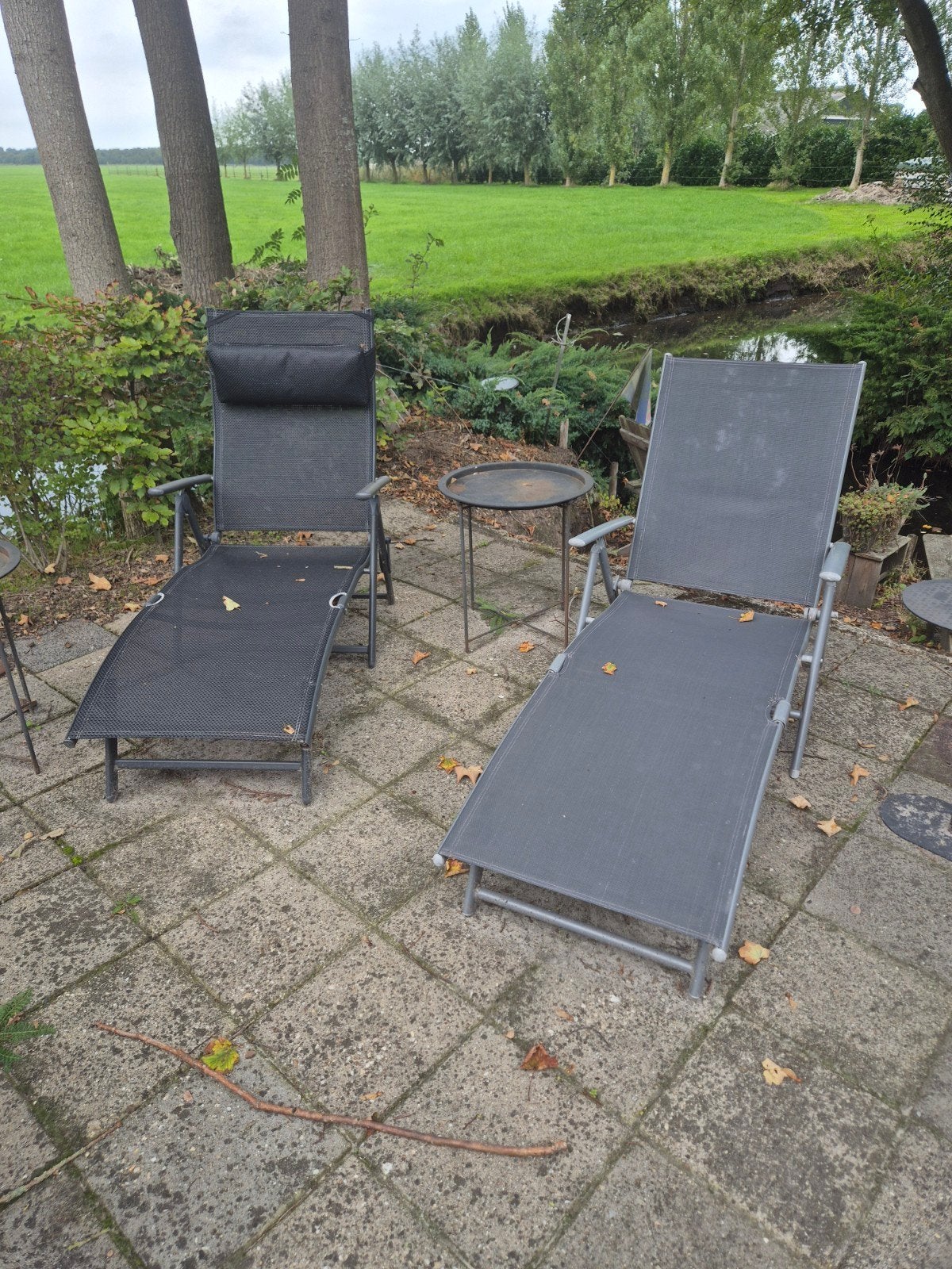 2 Ligstoelen - Grijs en Zwart (ook los verkrijgbaar), Tuin en Terras, Ophalen, Gebruikt, Metaal, Verstelbaar
