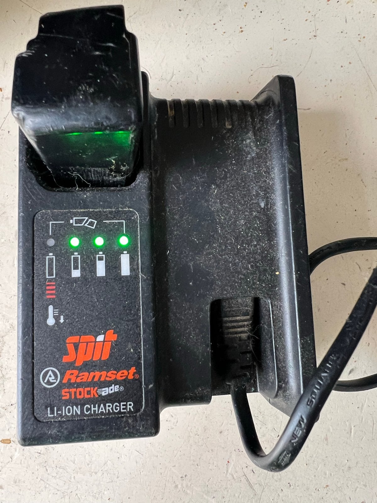 Spit Ramset Stockade Li-Ion Oplader met Accu, Doe-het-zelf en Verbouw, Ophalen of Verzenden, Gebruikt, Overige typen
