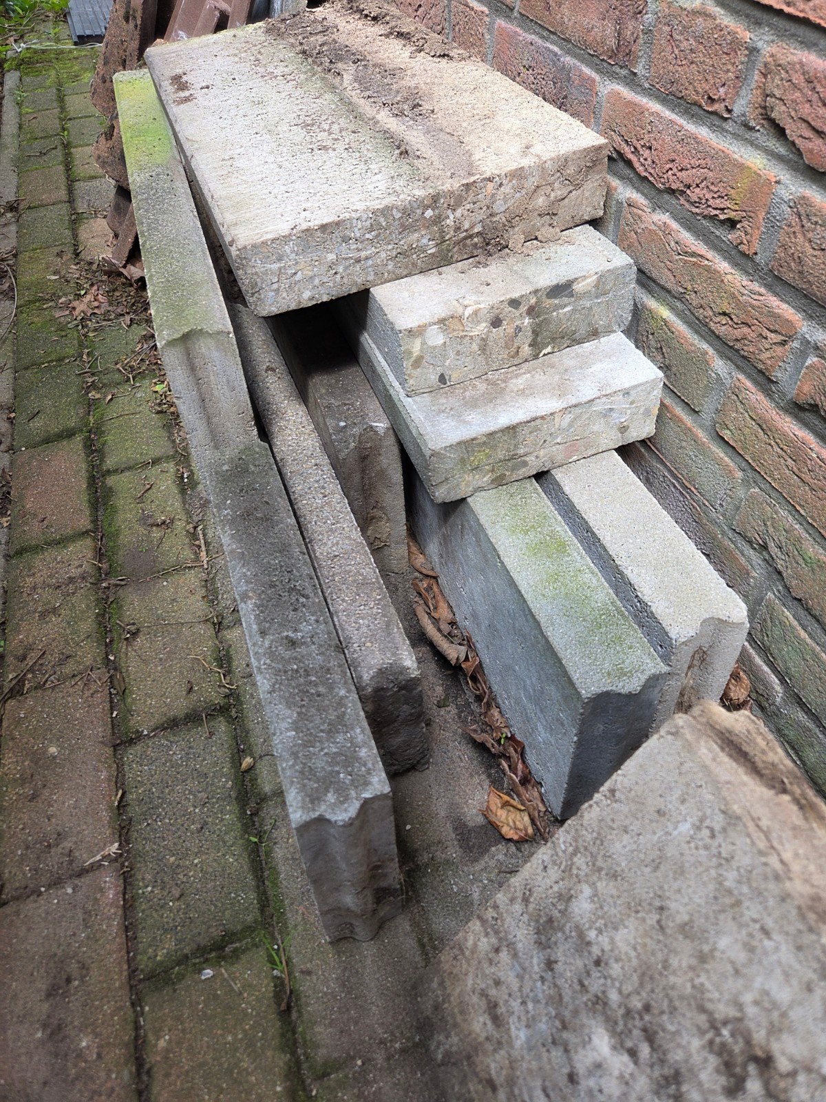 Gebruikte betonnen opsluitbanden en tegels, Tuin en Terras, Grind, Keien en Split, Overige materialen, Gebruikt, Overige typen