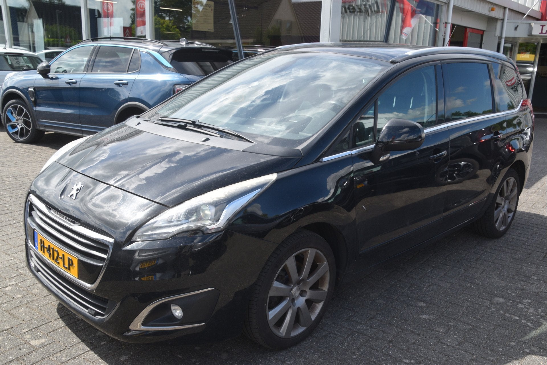 Peugeot 5008 1.6 THP Allure 7p. Navi | Leer | Trekhaak | Cam, Auto's, Peugeot, Euro 5, Gebruikt, Zwart, 7 stoelen