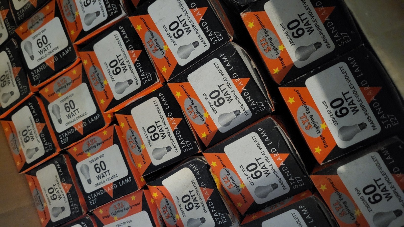 Partij (919 st)  S.T.I. Gekleurde Gloeilampen E27 - Diverse, Ophalen, Nieuw, Kleur