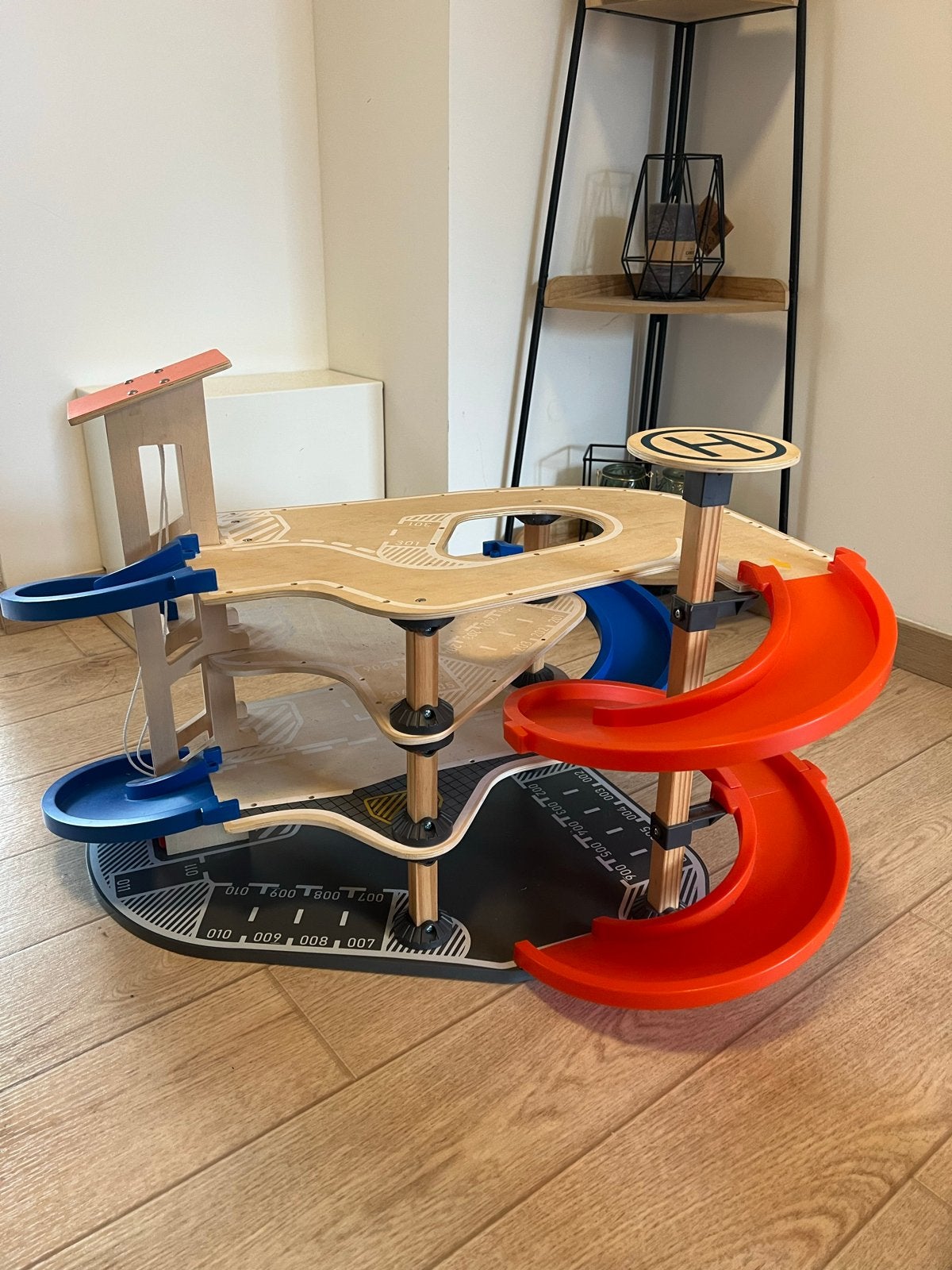 Houten Autogarage Speelgoed met Helikopterplatform, Ophalen, Gebruikt