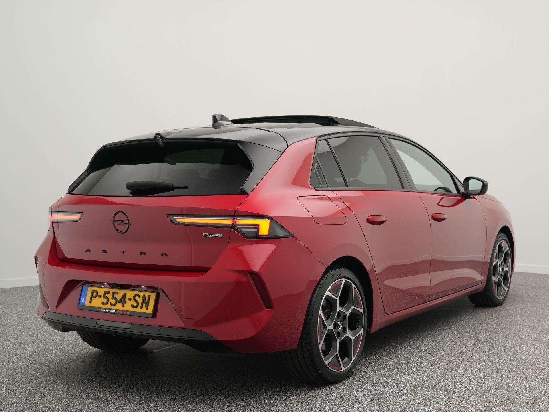 Opel Astra GS-line 1.6 Hybrid 180 PK | LED | Panoramadak | S, Stof, Gebruikt, 4 cilinders, 181 pk