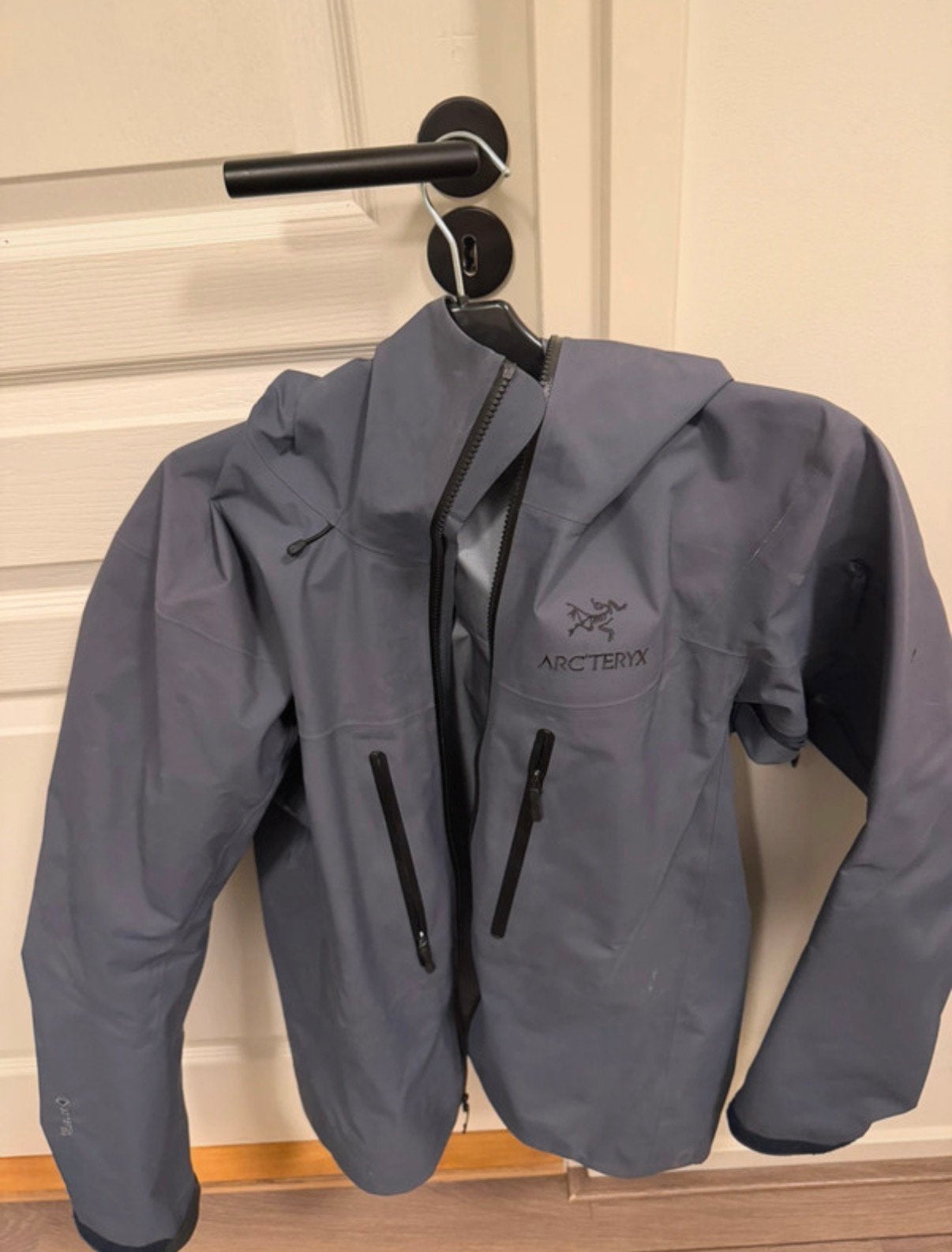 Arc'teryx Alpha SV Jacket Heren - Collectie 2025, Ophalen of Verzenden, Zo goed als nieuw, Maat 46 (S) of kleiner, Grijs