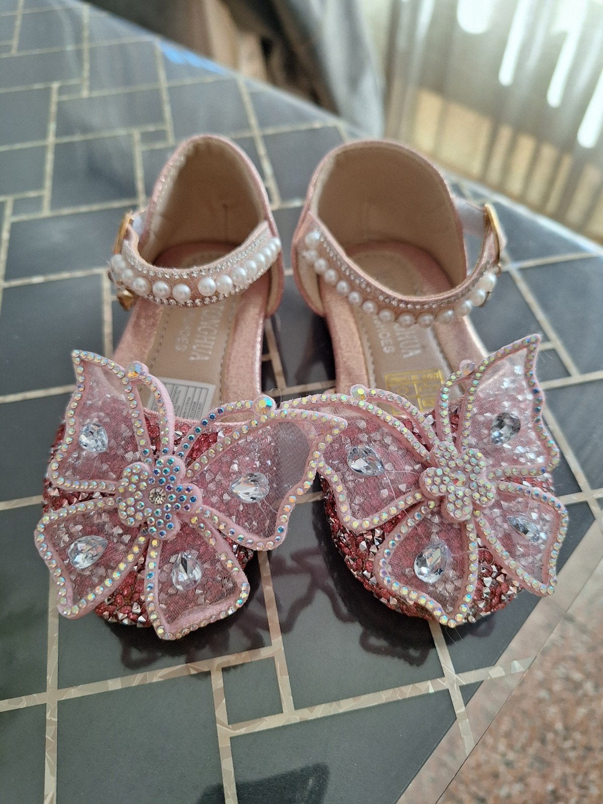 Roze prinsessenschoenen met vlinder en parels, maat 22, Ophalen of Verzenden, Zo goed als nieuw, Meisje, Schoenen