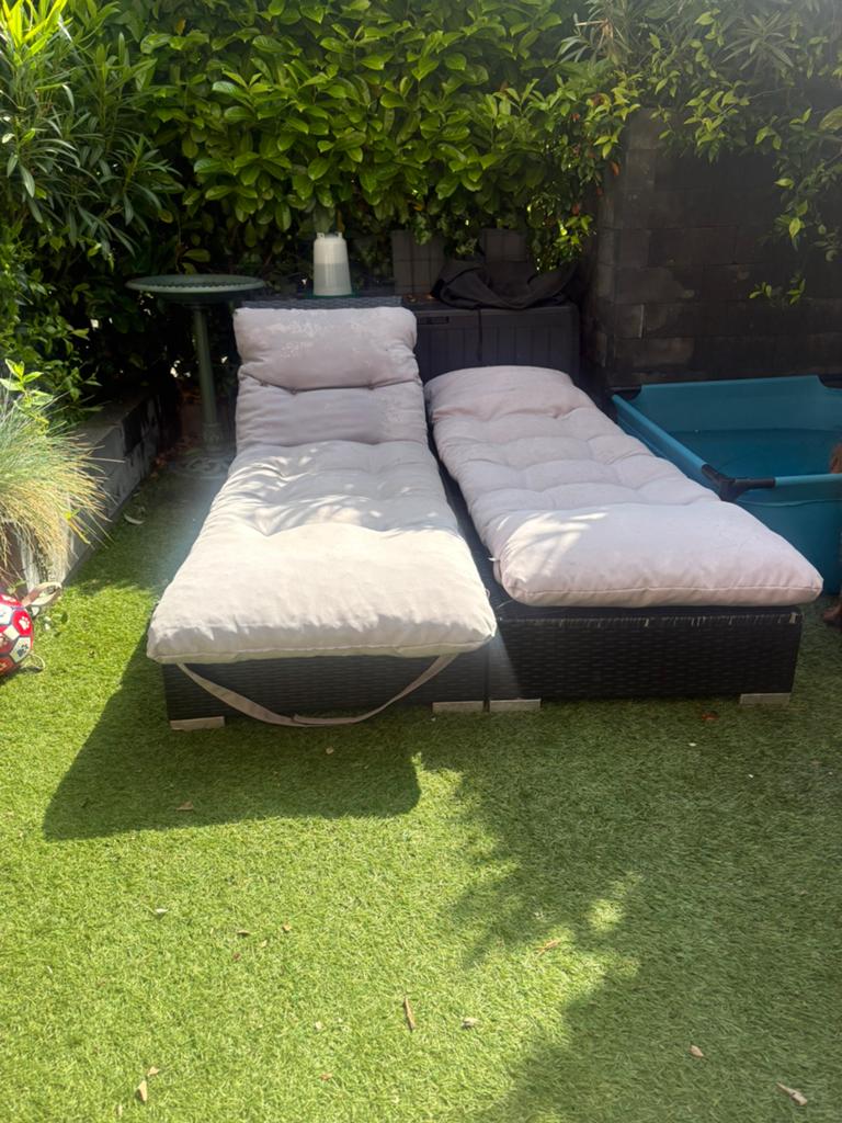 Ligbedden 2 stuks met kussen, Tuin en Terras, Ligbedden, Ophalen, Zo goed als nieuw, Kunststof
