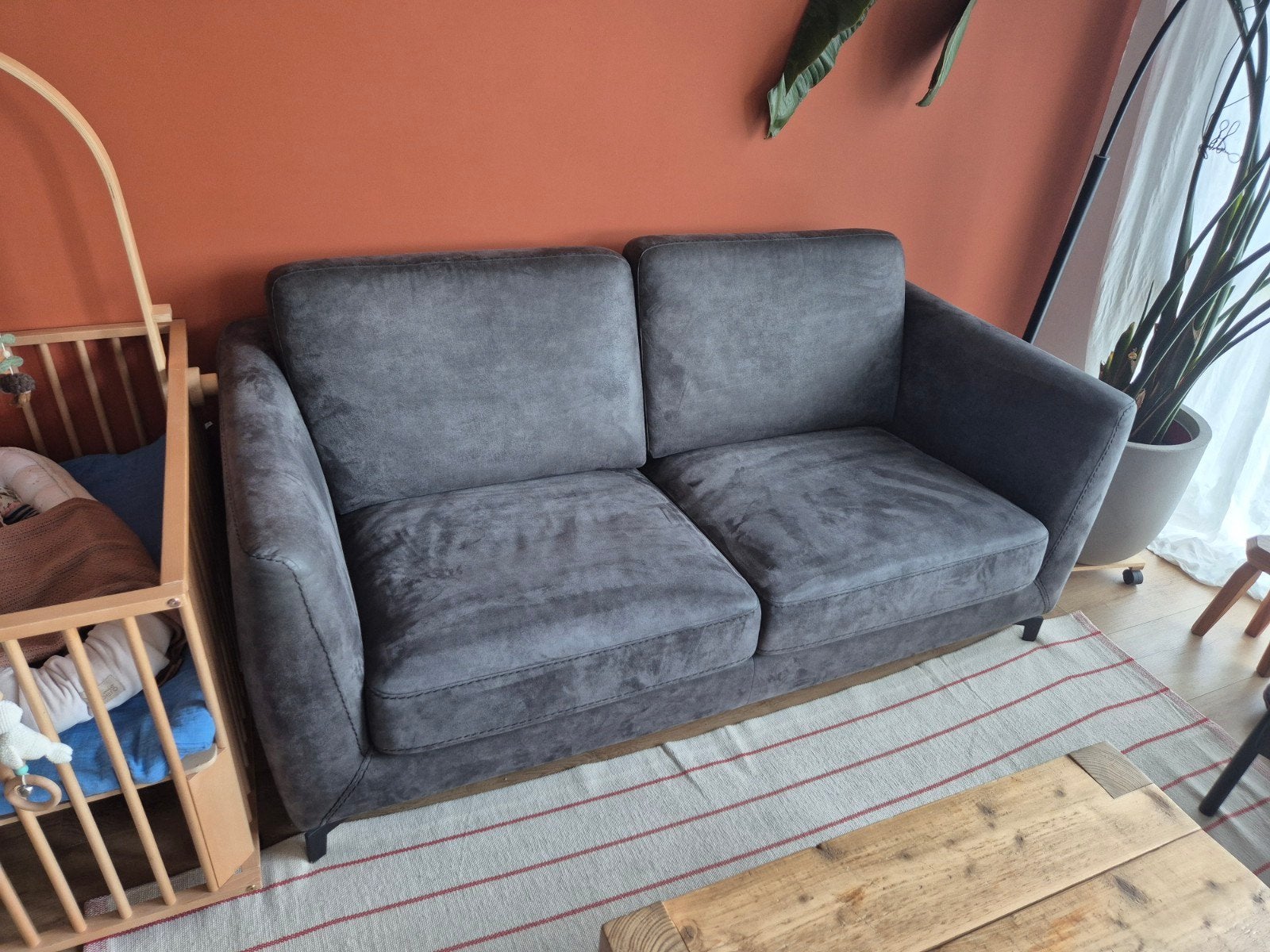 Antraciete tweezitsbank van microleder, Ophalen, Overige materialen, Gebruikt, 150 tot 200 cm