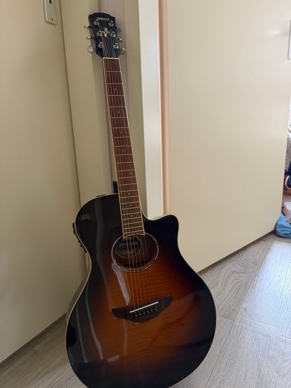 Yamaha APX600 Western gitaar met element en tas, Ophalen of Verzenden, Zo goed als nieuw, Western- of Steelstringgitaar, Met (piezo-)element