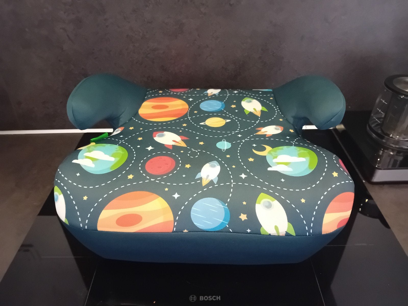 Kinderzitje met ruimtevaartprint, Kinderen en Baby's, Autostoeltjes, Overige merken, 15 t/m 36 kg, Gebruikt, Autogordel