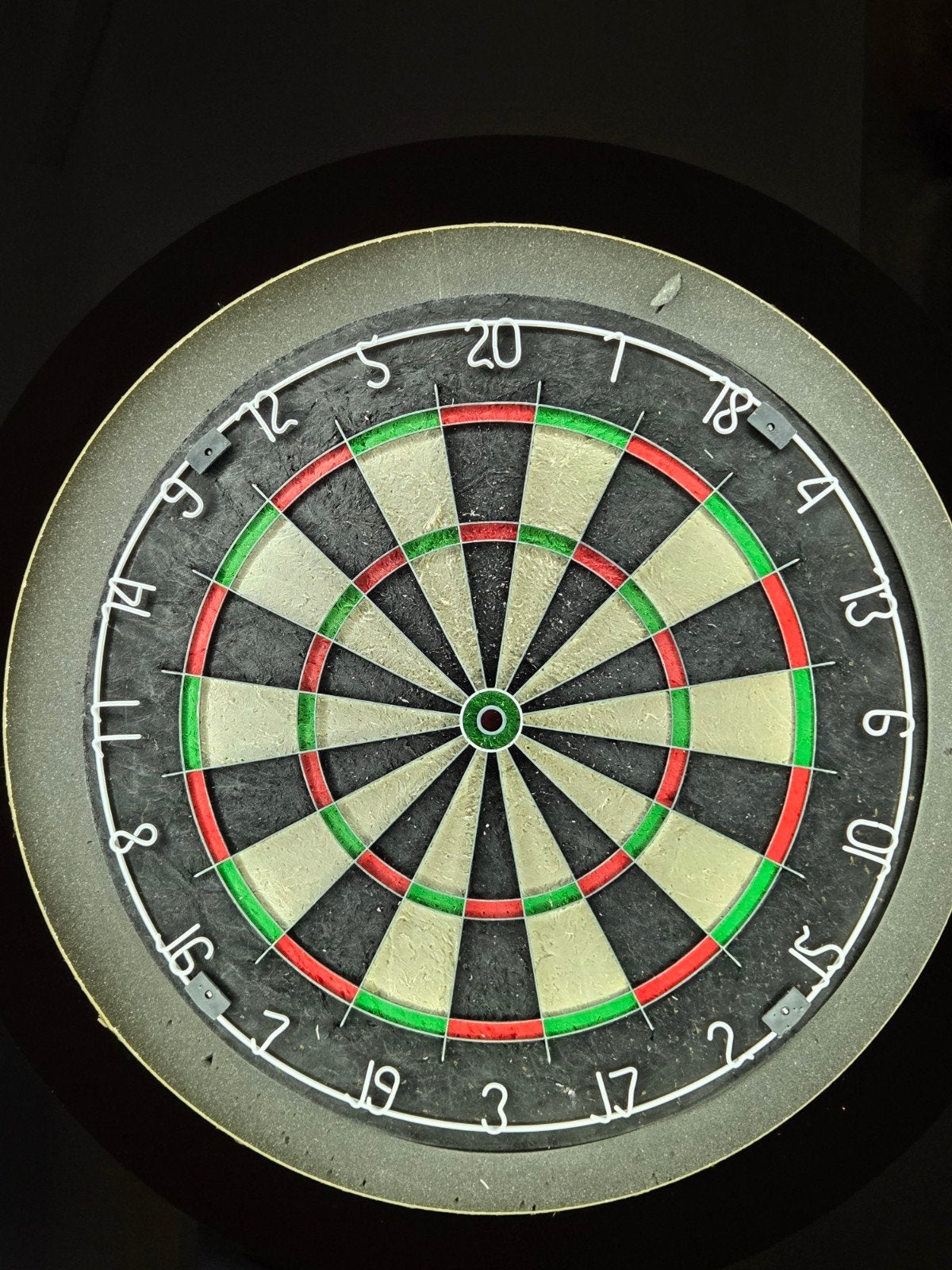 Dartbord met standaard en surround met verlichting, Sport en Fitness, Darts, Ophalen, Gebruikt, Dartbord met pijlen
