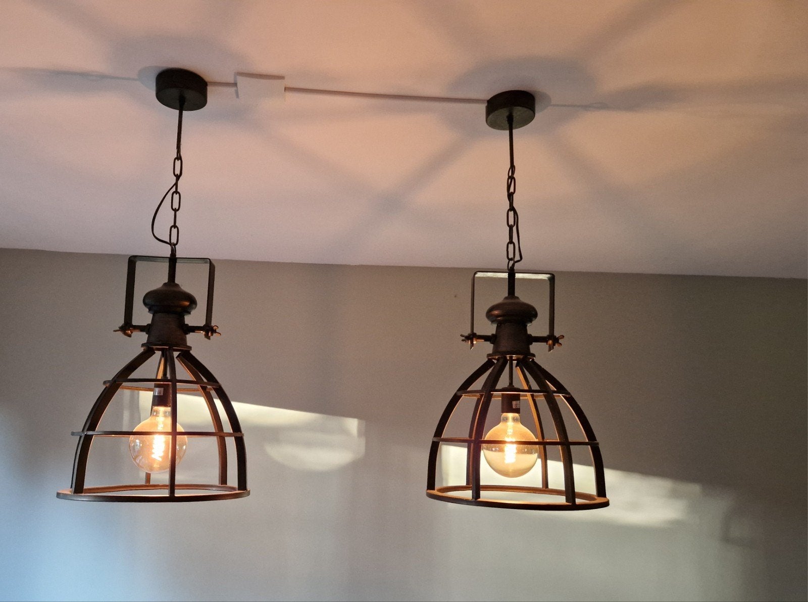 Set van 2 stoere industriële hanglampen, Ophalen, Gebruikt, E27 (groot), Metaal