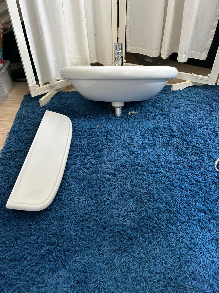 Wastafel met kraan en planchet(plankje), Ophalen, Gebruikt