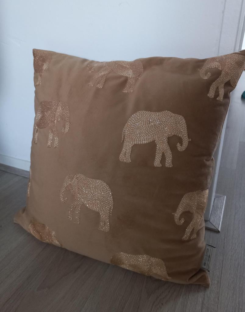 Kussen HD Collection olifant bruin goud 40 cm, Huis en Inrichting, Ophalen of Verzenden, Zo goed als nieuw, Bruin, Vierkant