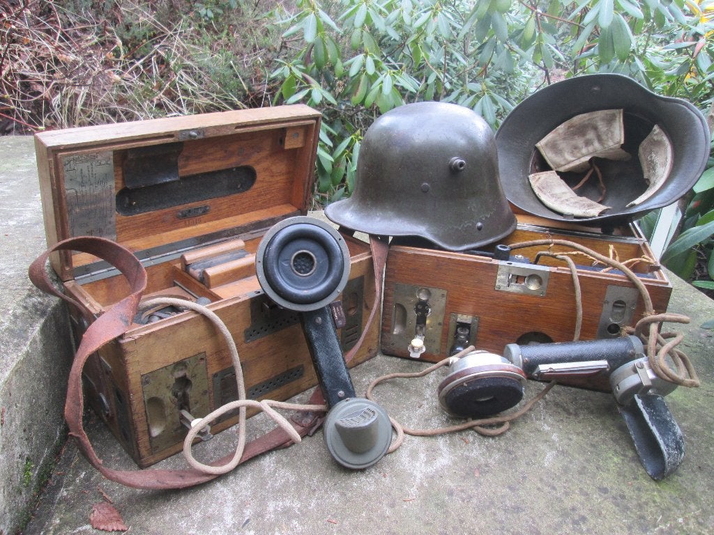 Duitse veldtelefoon eerste model 1912 compleet met hoorn TOP, Ophalen of Verzenden, Landmacht, Nederland, Helm of Baret